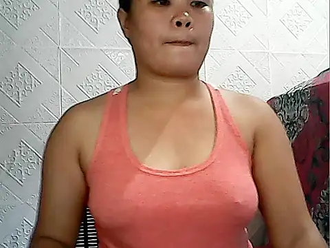 Snapshot of CreamyPussy4uxx chatting on June 2026 02:23:02 AM CreamyPussy4uxx online show from June 2026 02:23:02 AM