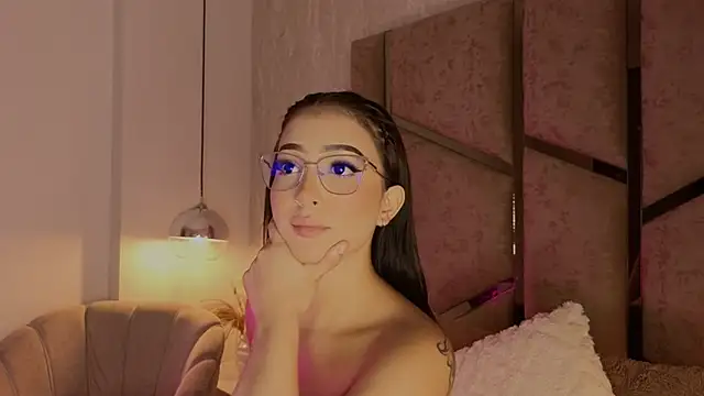 Snapshot of scarlethlux chatting on June 2026 07:00:01 AM scarlethlux online show from June 2026 07:00:01 AM
