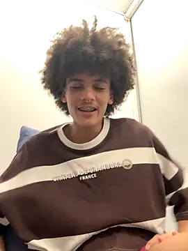 Max Rain online show from December 2025 04:40:02 AM