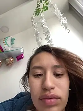 juliana-mancini online show from March 2026 01:33:01 PM