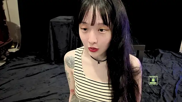 Etherealcat33 online show from May 2026 01:18:02 PM