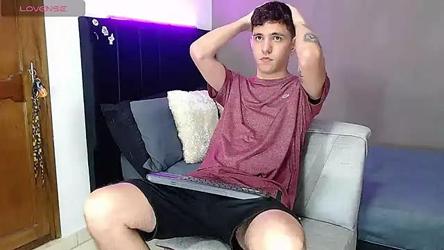 Matteo12  online show from April 2026 12:05:01 AM