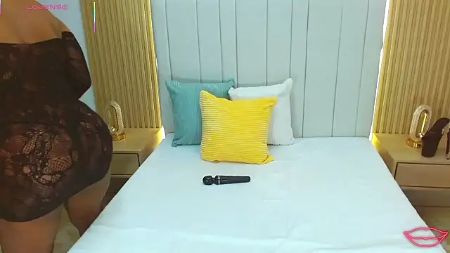 WildScarlet online show from October 2025 01:37:01 PM