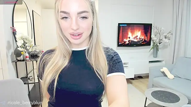 nicole blueberry online show from October 2025 10:15:01 PM