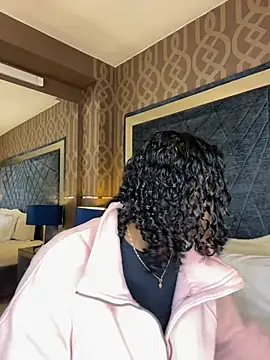 Snapshot of LisaMendez chatting on June 2026 04:17:01 AM LisaMendez online show from June 2026 04:17:01 AM