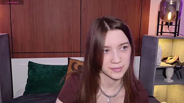 Snapshot of Alison_kisss chatting on June 2026 06:17:01 PM Alison kisss online show from June 2026 06:17:01 PM