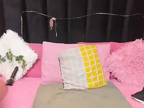 AmazingDarkDoll online show from February 2026 01:42:01 PM