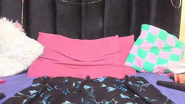 AmazingDarkDoll online show from April 2026 10:32:02 PM