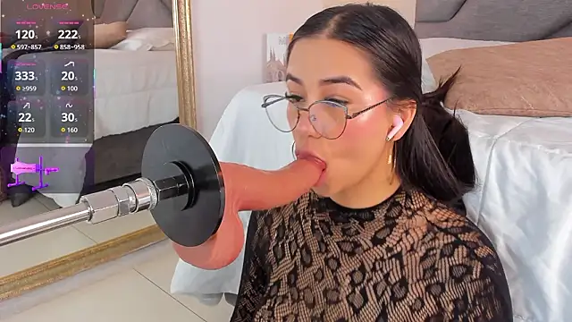 Jazmiinee online show from March 2026 08:26:01 PM