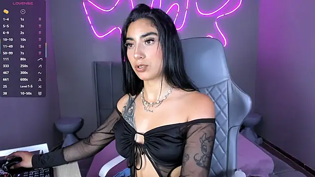 Emma and Issac online show from February 2026 08:49:01 PM