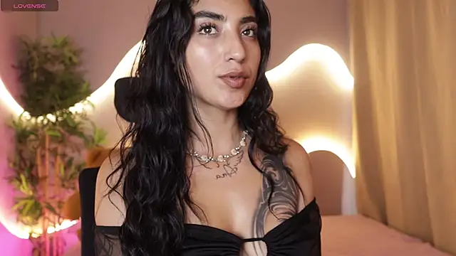 Emma and Issac online show from April 2026 08:28:02 PM