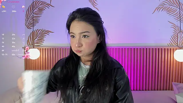 Valleriie  online show from March 2026 04:00:02 PM