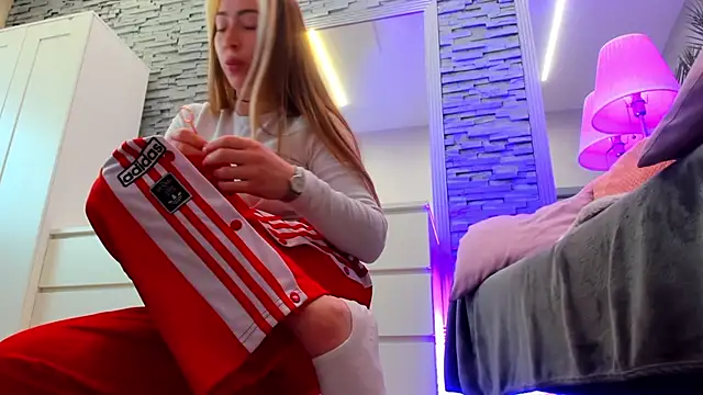 Reina Cummings online show from April 2026 06:41:02 AM