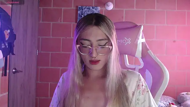 Andrea camilaaa online show from April 2026 01:17:02 PM