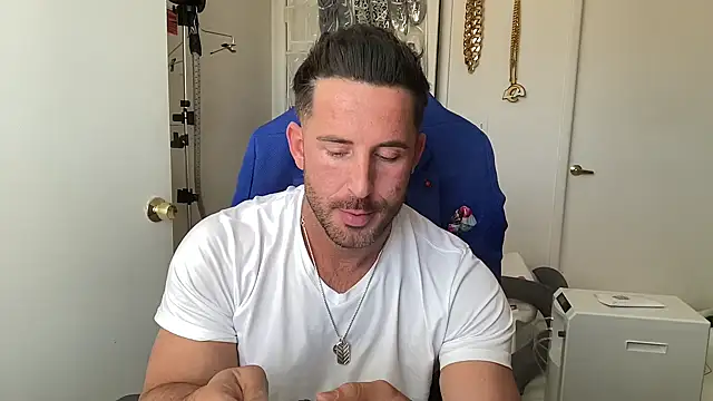 brettmycles28 online show from June 2026 06:30:01 PM