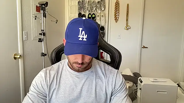brettmycles28 online show from July 2026 09:58:02 PM