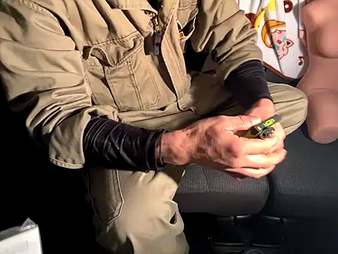 Snapshot of CAMEL1913 chatting on December 2025 06:04:01 PM CAMEL1913 online show from December 2025 06:04:01 PM