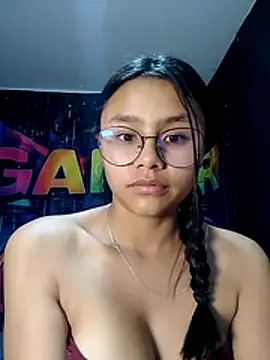 SofieLove 01 online show from April 2026 07:01:01 AM