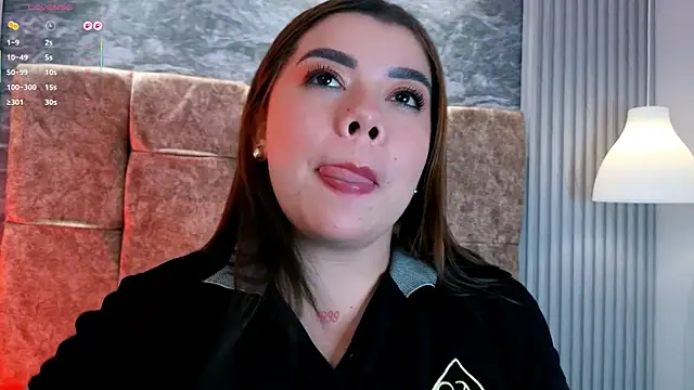 leilapons online show from April 2026 07:32:01 PM