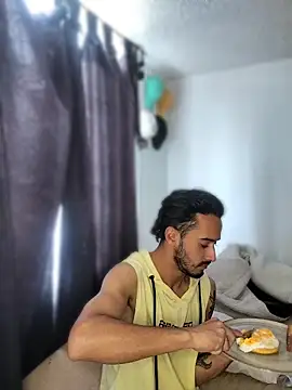 Snapshot of Andrusex100 chatting on April 2026 09:01:01 PM Andrusex100 online show from April 2026 09:01:01 PM