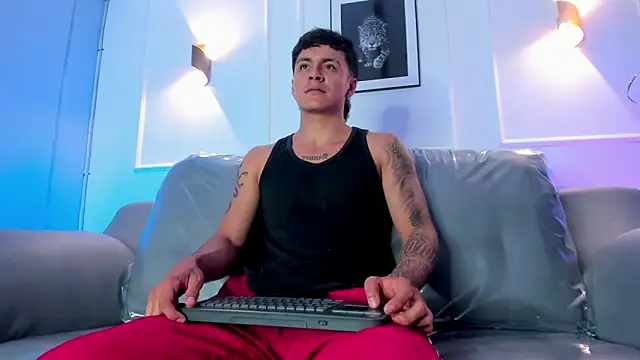 Leo santoro online show from April 2026 01:23:02 PM