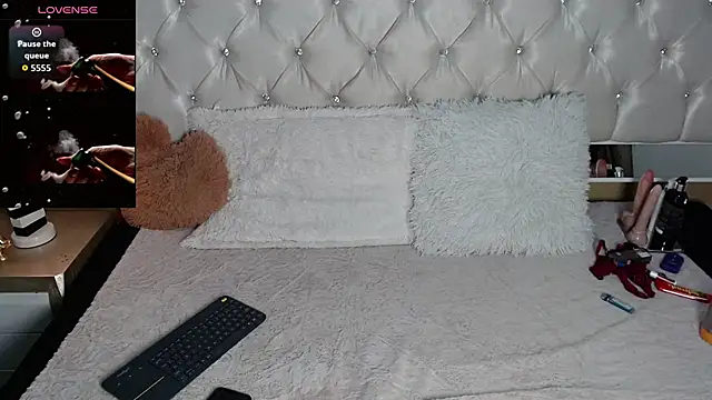 Cherrylionn online show from April 2026 05:23:01 AM