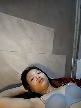 LinhNa999 online show from November 2025 12:58:02 PM