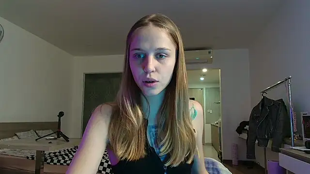 littlemolly11 online show from September 2025 02:44:02 PM
