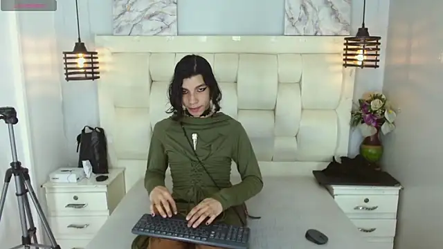 Atley Dolly online show from April 2026 09:37:01 PM