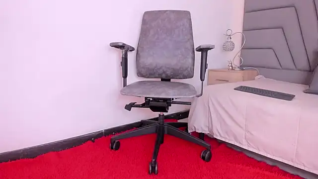 Maia 520 online show from April 2026 05:57:01 PM