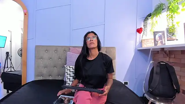 milavega  online show from March 2026 05:13:02 PM