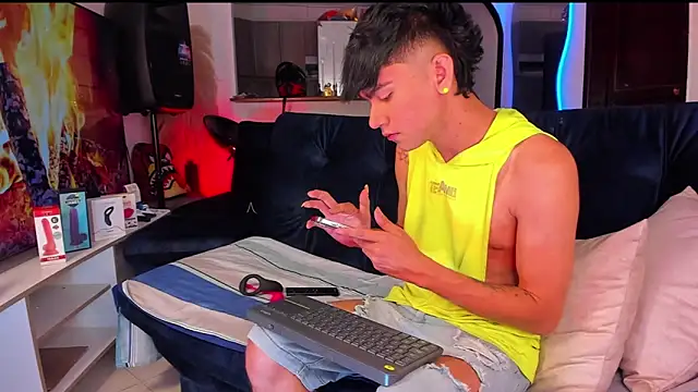 Snapshot of Steven_baby69 chatting on September 2025 12:54:01 AM Steven baby69 online show from September 2025 12:54:01 AM