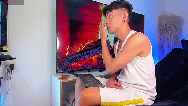 Snapshot of Steven_baby69 chatting on October 2025 03:10:02 AM Steven baby69 online show from October 2025 03:10:02 AM