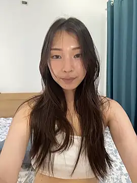 Snapshot of SkylerMoon chatting on April 2026 04:46:01 AM SkylerMoon online show from April 2026 04:46:01 AM