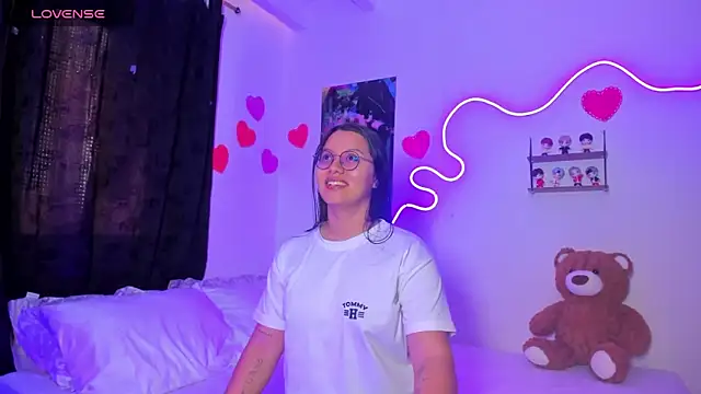 Dilan and Mia online show from April 2026 03:22:02 PM