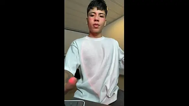 MaxiWildd online show from January 2026 01:02:02 PM