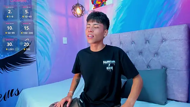 MaxiWildd online show from March 2026 01:06:01 PM