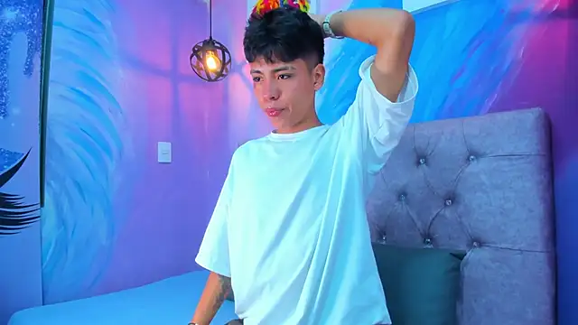 MaxiWildd online show from April 2026 01:11:01 PM