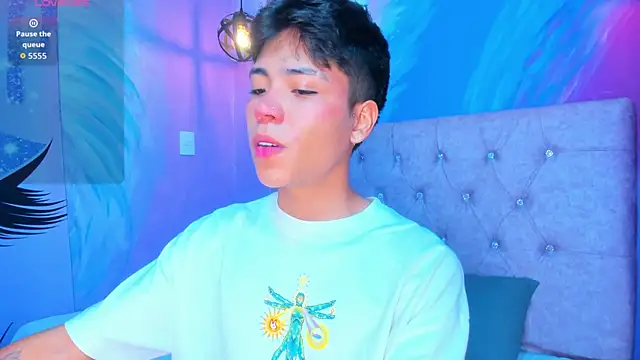 MaxiWildd online show from April 2026 12:42:01 PM