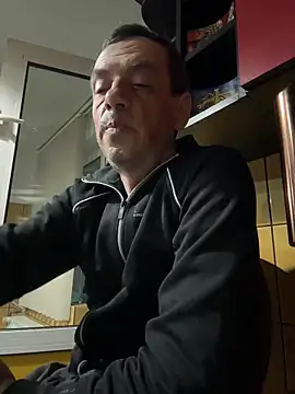 adiluci1 online show from April 2026 02:20:01 AM