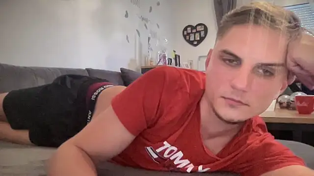 Snapshot of Sweetbooy90 chatting on October 2025 01:09:02 PM Sweetbooy90 online show from October 2025 01:09:02 PM