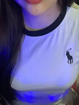 Snapshot of Linhtruong_ chatting on April 2026 02:01:01 AM Linhtruong online show from April 2026 02:01:01 AM