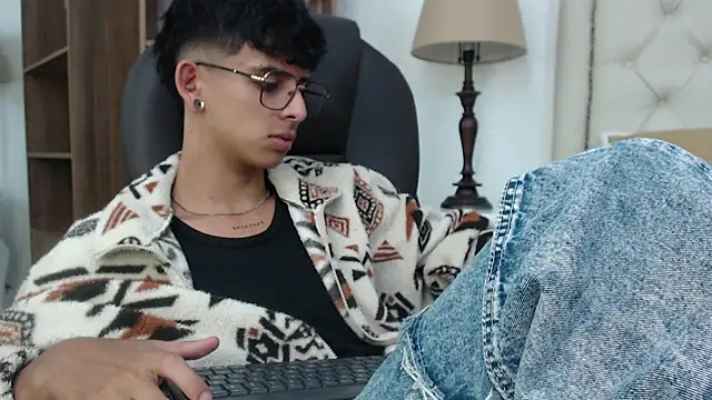 Ibratxandy online show from March 2026 07:15:02 PM