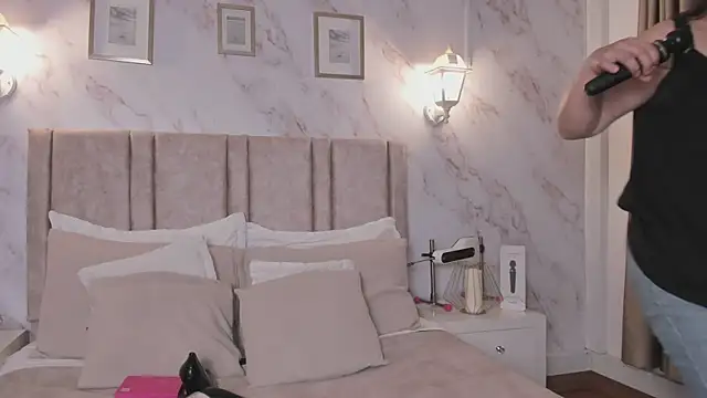 Snapshot of Paula_And chatting on June 2026 10:35:02 AM Paula And online show from June 2026 10:35:02 AM