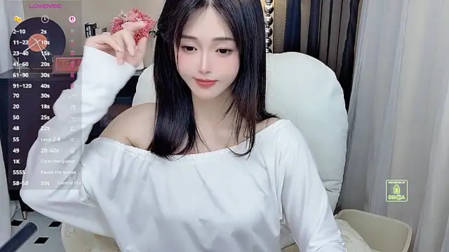 Snapshot of CeeKie chatting on May 2026 09:25:01 AM CeeKie online show from May 2026 09:25:01 AM