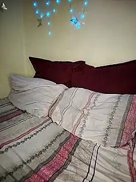 Seductive Yellow Titties online show from February 2026 09:17:01 AM