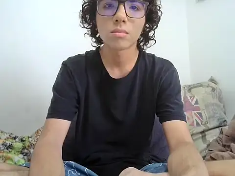 BBoyLatino0 online show from October 2025 06:07:01 PM