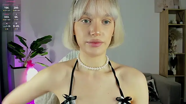 Ice Strawberry online show from April 2026 03:05:01 AM