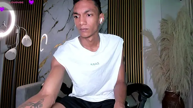 Snapshot of JulienSaint chatting on July 2026 11:46:02 AM JulienSaint online show from July 2026 11:46:02 AM