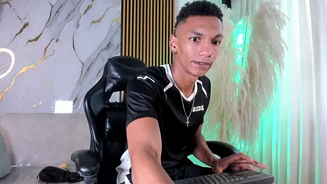 Snapshot of JulienSaint chatting on July 2026 01:37:02 PM JulienSaint online show from July 2026 01:37:02 PM